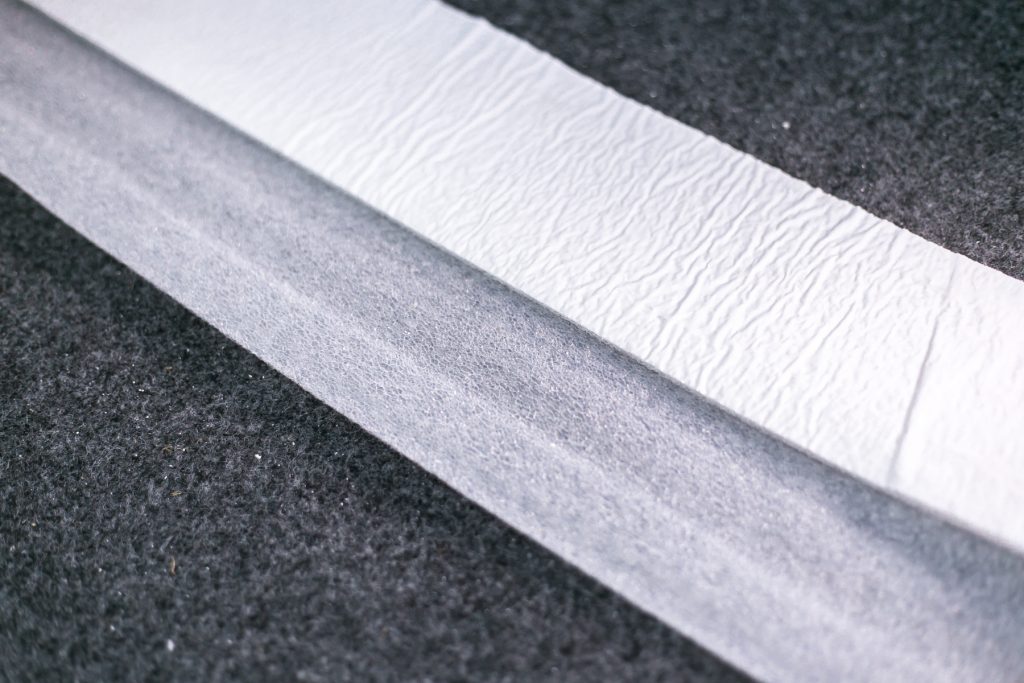 esempio posa fascia per la sigillatura delle fughe